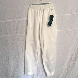 Women’s white sweatpants ✨🤍